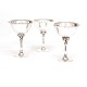 Harald Nielsen für Georg Jensen: Drei Cocktailbecher in Sterlingsilber. #479A. 
H: 10,5cm. D: 7,7cm. G: 292gr (3)
