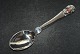 Barneske med carneol, Fra Georg Jensen SterlingsølvLængde 15,2 cm.SOLGT