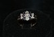 Antik Huset 
præsenterer: 
9 Karat 
Guldring med 
Brillanter og 
Safir 
Størrelse: 57