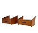 Et sæt sengeborde med skuffe i teak af dansk design fra 1960erne. 
5000m2 udstilling.
Flot stand

