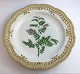 Lundin Antique 
præsenterer: 
Royal 
Copenhagen, 
Flora Danica. 
Tallerken med 
gennemskåret 
bort. Design 
#3574. ...