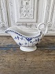 Karstens Antik 
præsenterer: 
Royal 
Copenhagen 
Musselmalet 
halvblonde 
saucekande no. 
674
