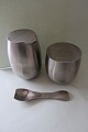 Bodum, DenmarkSet for sugar and milkBoth are with a lidMade of stainless steelThe very beautiful designed sugar spoon is includedDesign: C. Jørgensen, DenmarkIn a good condition