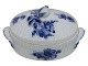 Blue Flower Curved
Early oblong bowl for butter from 1780 to 1802
