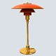 Poul Henningsen; PH 3/2 Jubilæums bordlampe med rødlakeret skærme