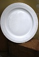 Royal Copenhagen stort rundt serveringsfad i Perle spisestellet fra år 1870-90. Dia.:35,5cm...