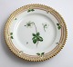 Lundin Antique 
presents: 
Royal 
Copenhagen, 
Flora Danica. 
Cake plate. 
Design # 3552. 
Diameter 14,5 
cm. (1 ...