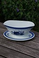 Trankebar Danish faience porcelain, oval sauce-boats on fixed stand No 2391