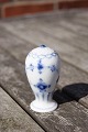Blåmalet med glat kant porcelæn. Saltbøsse 7,5cm