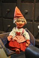 Gammel julenisse,nisse-mor med krop i halm , gammelt filttøj, hoved i papmache/gips...
