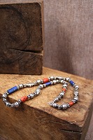 vare nr: Kæde med sølv og sten perler