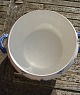 Blåmalet skællet porcelæn fra B&G. Den store, runde skål Ø 23,5cm til suppeterrinen.