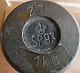 Vægtlodder i messing og i kasse, alle stemplet. I alt 13 vægtlodder fra 1kg ned til 1g.