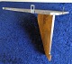 Eckregal aus dunklem Holz zum Aufhängen. B 42 cm - H 26 cm