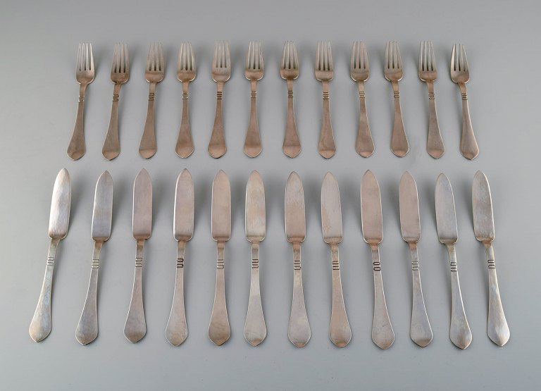 I. Eleonora Møller - København (1915 - 1973)
Komplet 12 personers fiskeservice, 1930´erne.