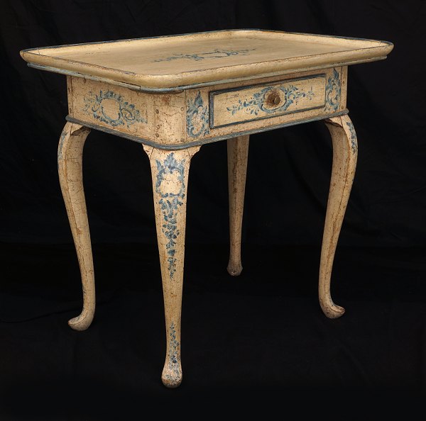 An original decorated Rococo table with blue decorations. Denmark circa 1760. H: 79cm. Top: 82x61cm