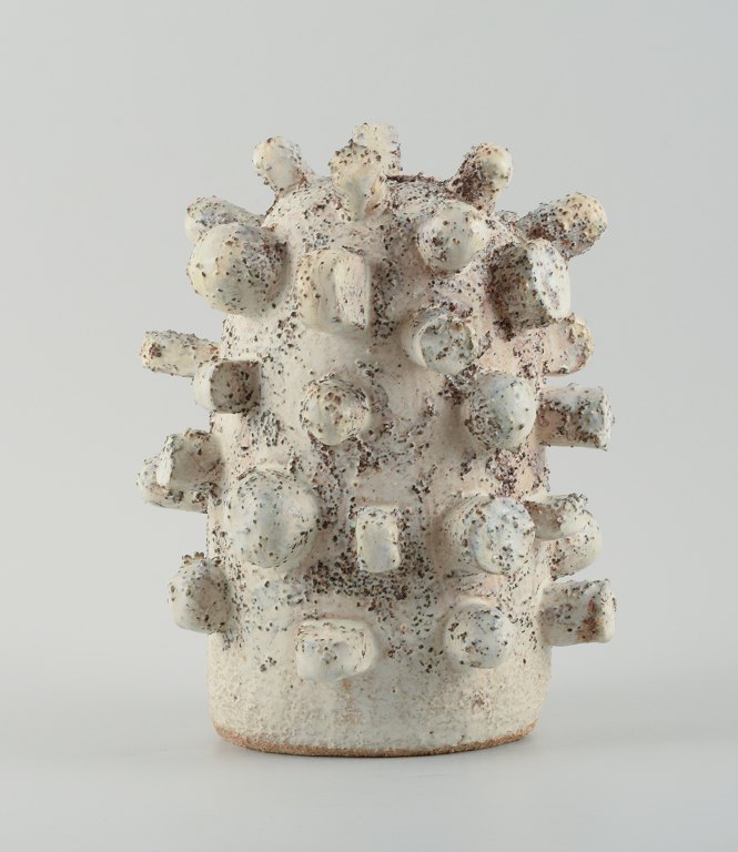 Christina Muff, Danish contemporary ceramicist (b. 1971). Large unique stoneware sculpture in offwhite glaze with ironcovered specks.Measuring: W 23 x H 29 cm.