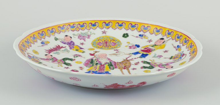 Antique Chinese porcelain dish.Hand-painted in polychrome glaze.