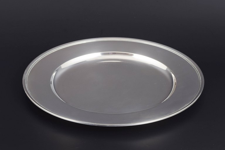 Dansk sølvsmed V.B.FDækketallerken af tretårnet sølv.