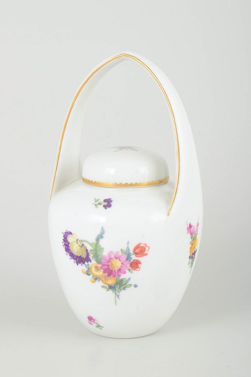 Royal Copenhagen
Sachsisk Blomst krukke med hank og låg, ca. 1900.