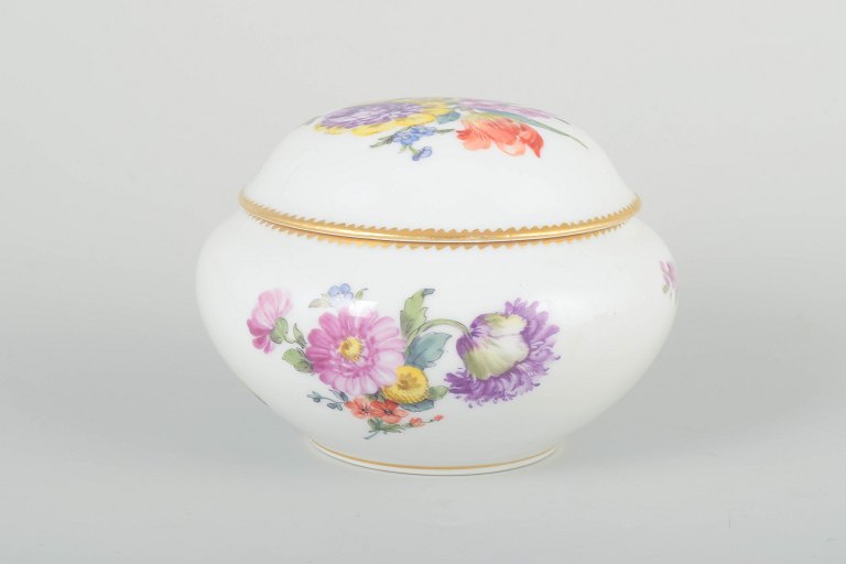 Royal Copenhagen
Sachsisk Blomst krukke med låg, ca. 1900.