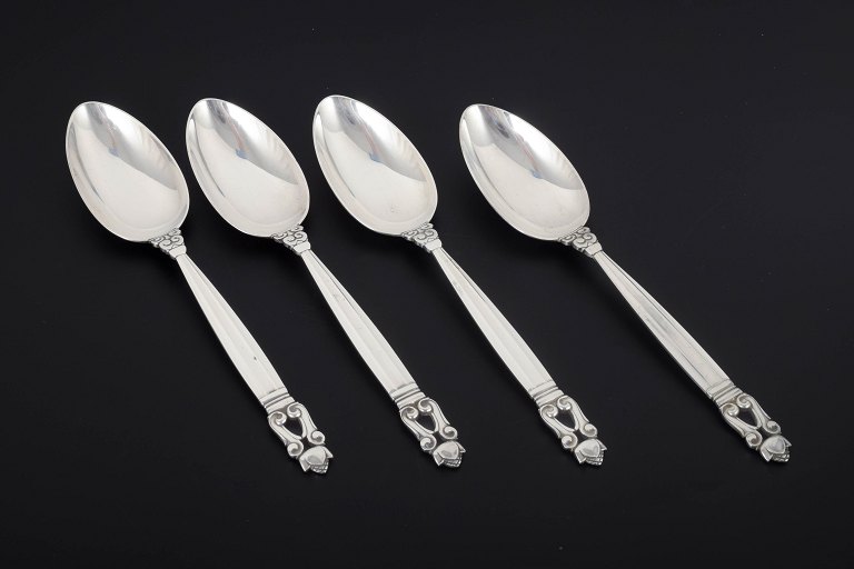 Georg Jensen
4 suppeskeer, “Konge / Acorn”.
Sterlingsølv, efter 1944.
