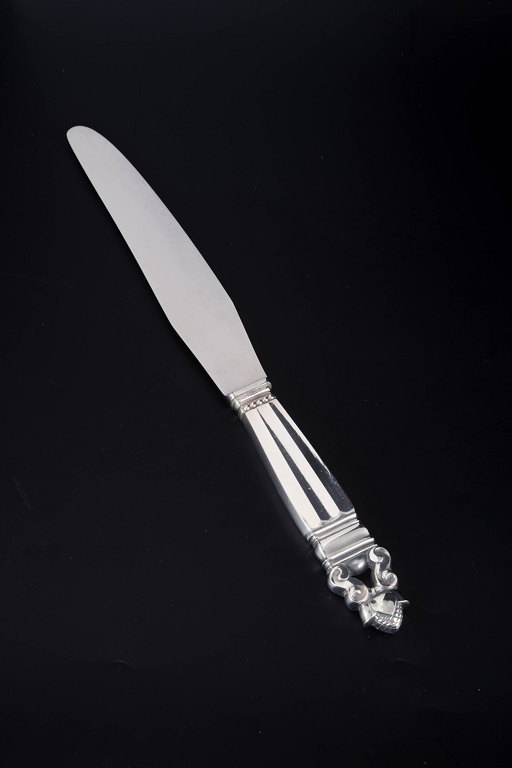 Georg Jensen
Lang middagskniv, “Konge / Acorn”.
Sterlingsølv og rustfrit stål, efter 1944.