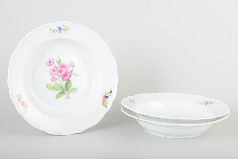 MeissenTre dybe tallerkener, ca. 1930’erne.