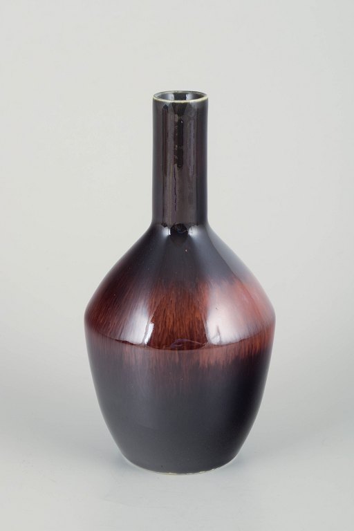 Carl-Harry Stålhane for RörstrandElegant vase, midt 1900-tal.