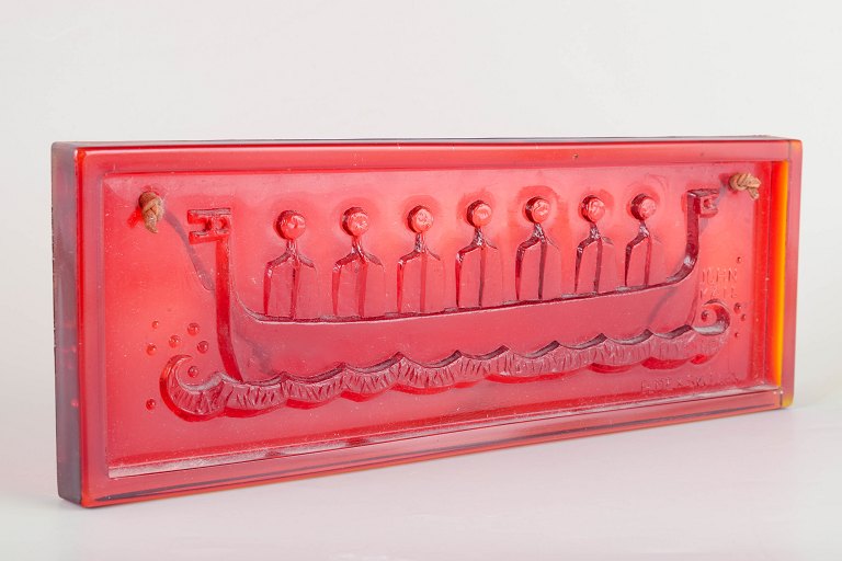 John Käll for Elme SwedenVægrelief i kunstglas med vikingeskib, 1970’erne.