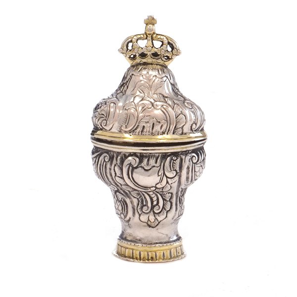 Hovedvandsæg i delvist forgyldt sølv af C. C. Holm, Nykøbing Falster, 1815-53. H: 7,9cm