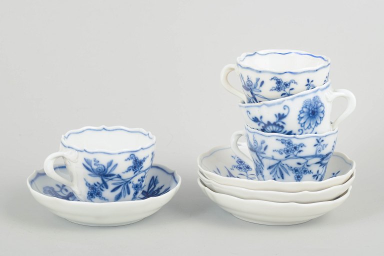 Meissen Blue Onion Pattern, four espresso cups with matching saucers.