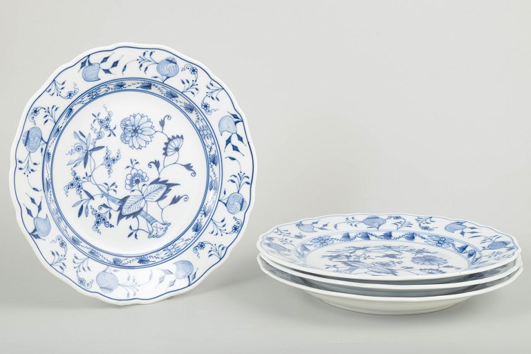 Meissen Blue Onionfour dinner plates, early 20th century.