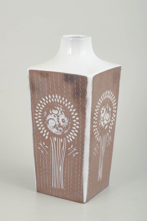 Mari Simmulson for Upsala Ekeby, vase.