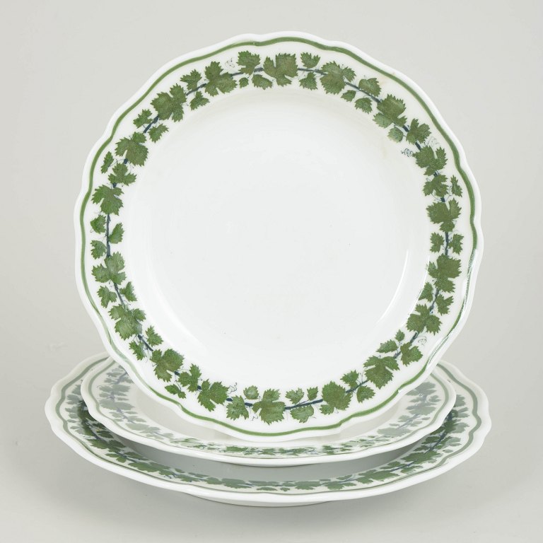 Meissen, set of three plates from the green vine leaf series.