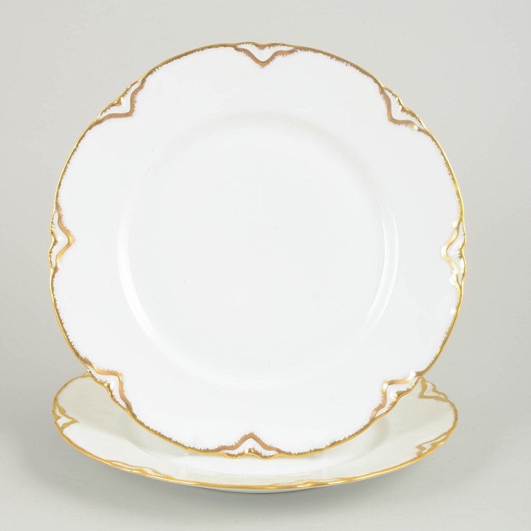 Haviland/Limoges, 2 middagstallerkener af porcelæn.