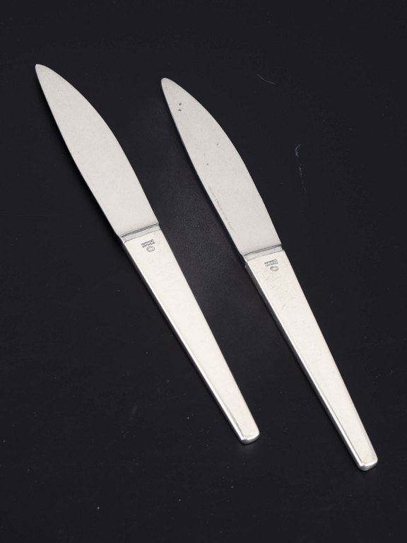 Henning Koppel for Georg Jensen, two small lunch knives Caravel.