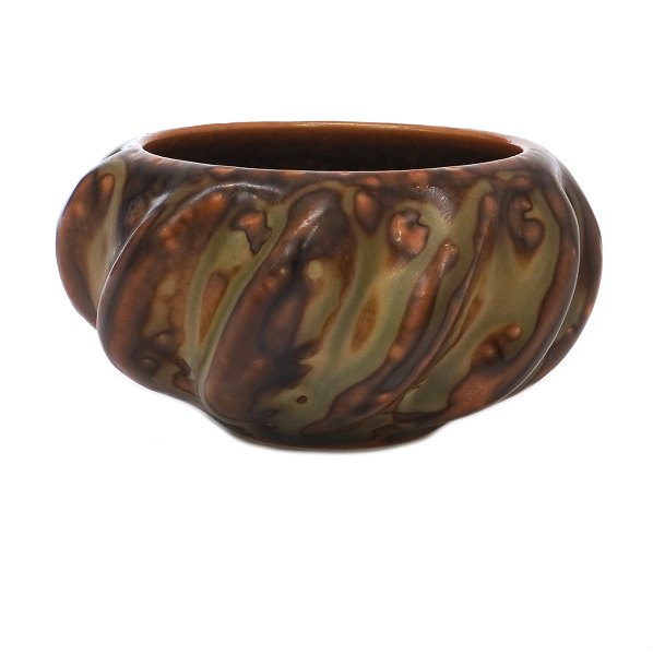 Axel Salto for Royal Copenhagen Sung glazed stoneware bowl 20681. H: 5,3cm. D: 10,5cm