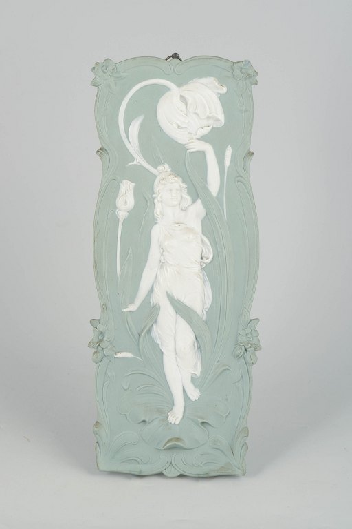 Triebner Ens & Co, vægrelief i biscuit og jasperware.