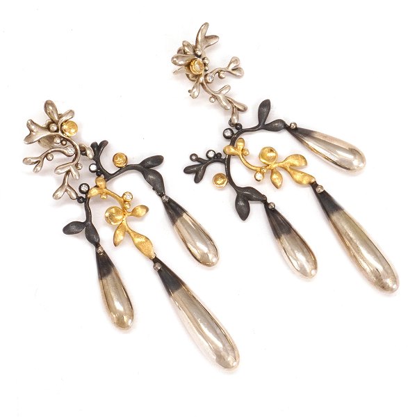 Pair of Ole Lynggaard Copenhagen sterlingsilver and 18kt gold with each four diamonds Gipsy Earrings. Size: 9x4cm