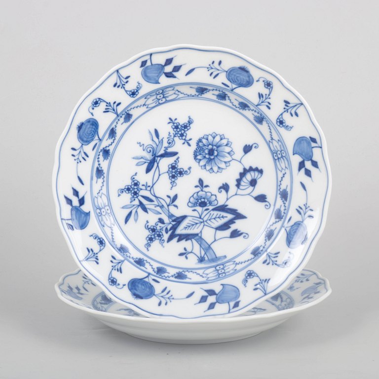 Meissen, Pair of Dinner Plates in Blue Onion Pattern.